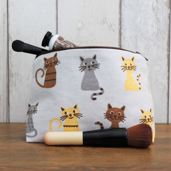 Cartoon Cat Print Makeup Bag