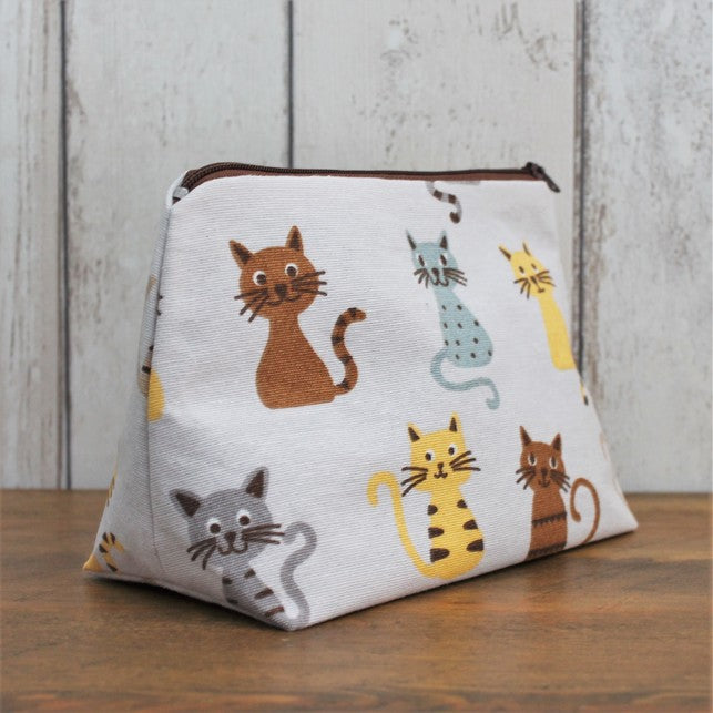 Cartoon Cat Print Makeup Bag